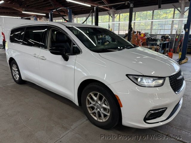 2024 Chrysler Pacifica Touring L FWD - 23057639 - 3