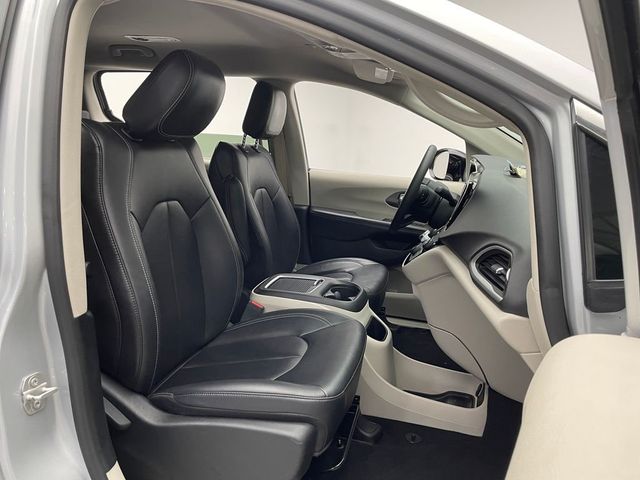 2024 Chrysler Pacifica Touring L FWD - 22984083 - 17