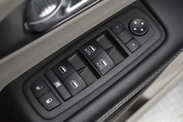 2024 Chrysler Pacifica Touring L FWD - 22984083 - 60