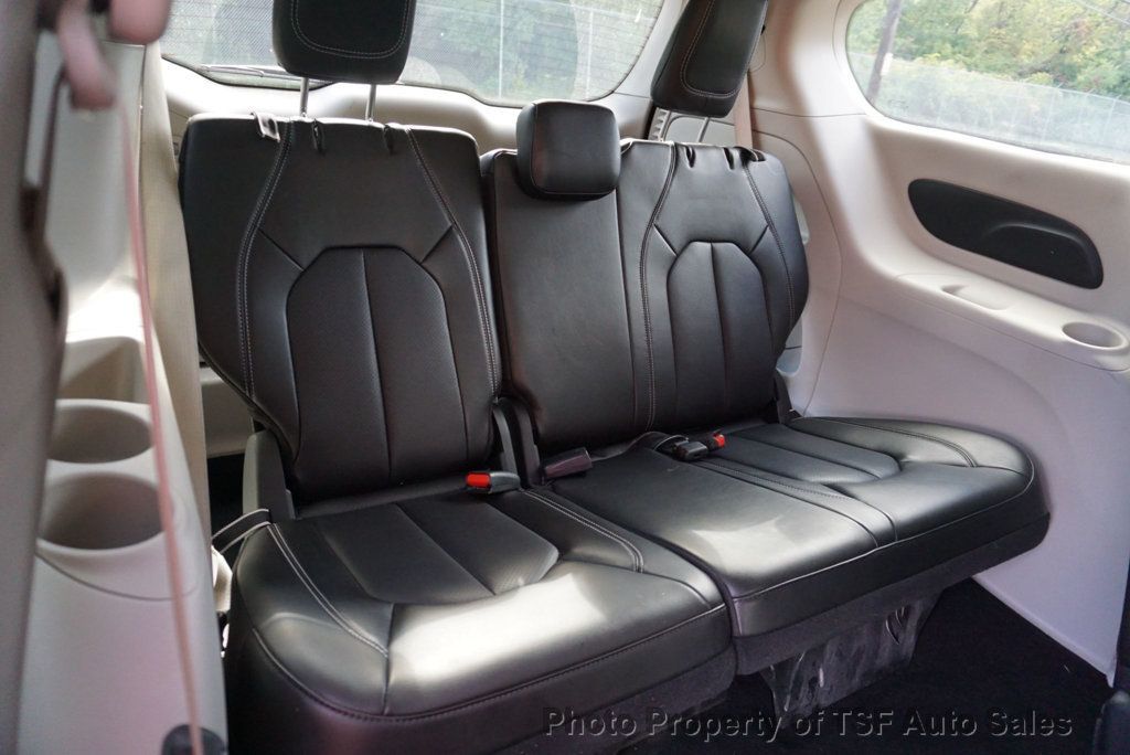 2024 Chrysler Pacifica Touring L photo 10