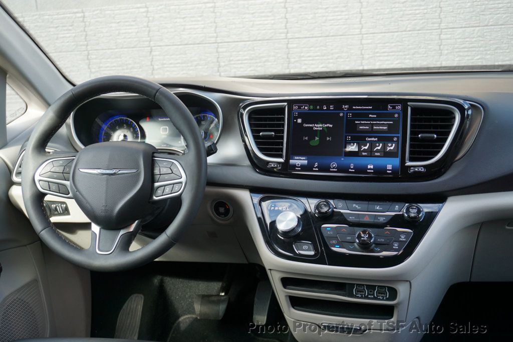 2024 Chrysler Pacifica Touring L photo 11