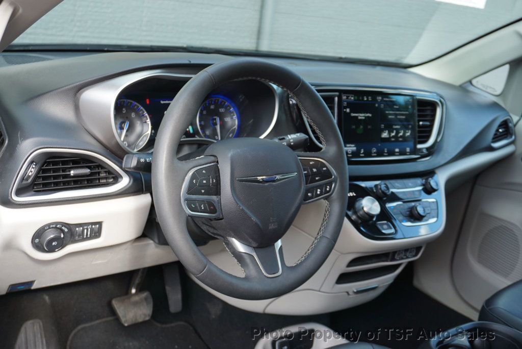 2024 Chrysler Pacifica Touring L photo 12