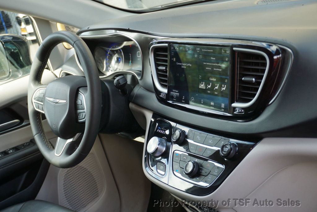 2024 Chrysler Pacifica Touring L photo 13