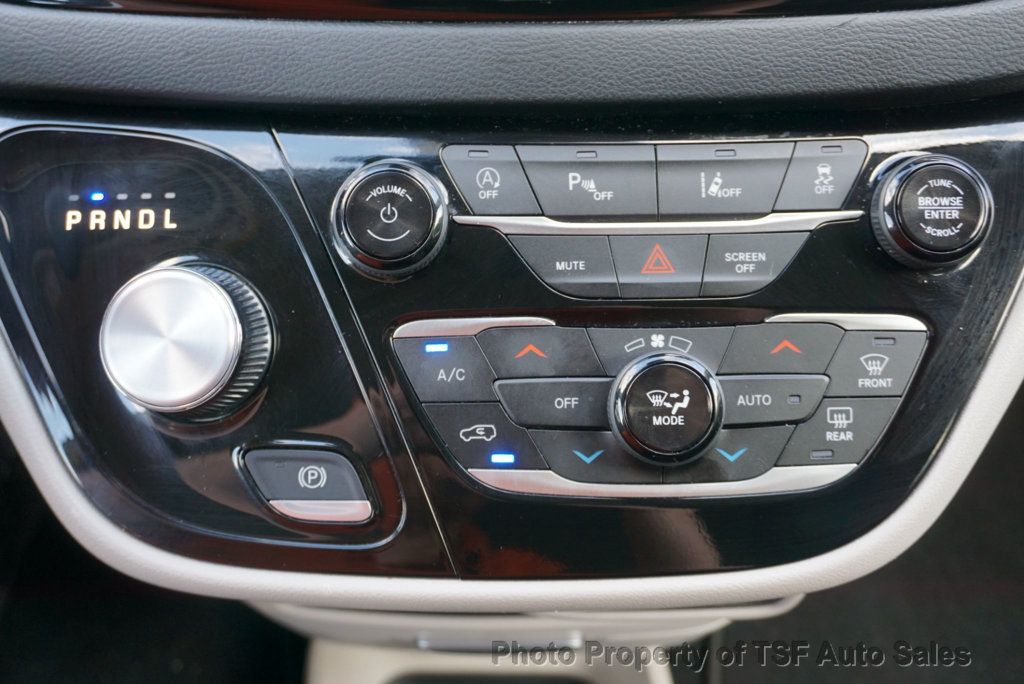 2024 Chrysler Pacifica Touring L photo 23