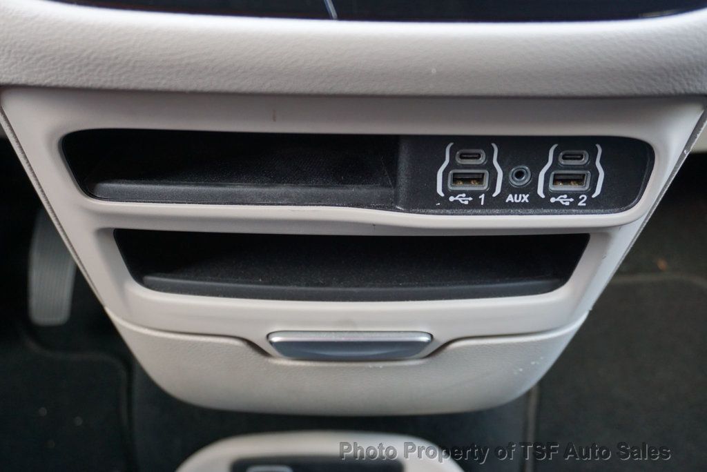 2024 Chrysler Pacifica Touring L photo 24