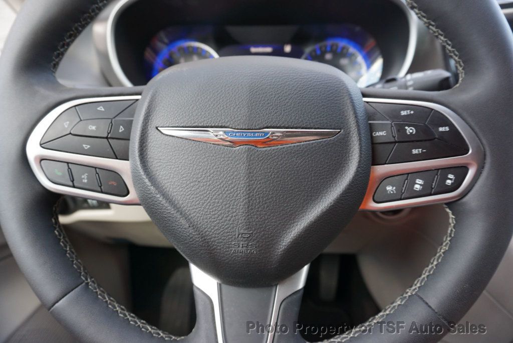 2024 Chrysler Pacifica Touring L photo 25