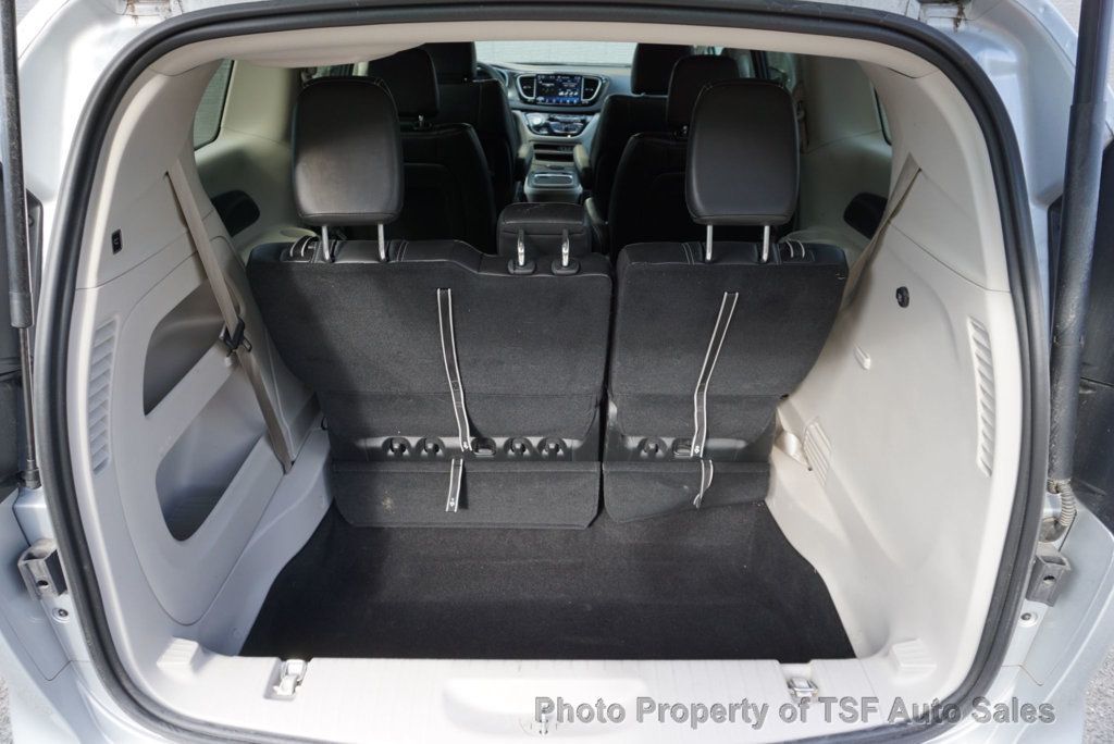 2024 Chrysler Pacifica Touring L photo 32