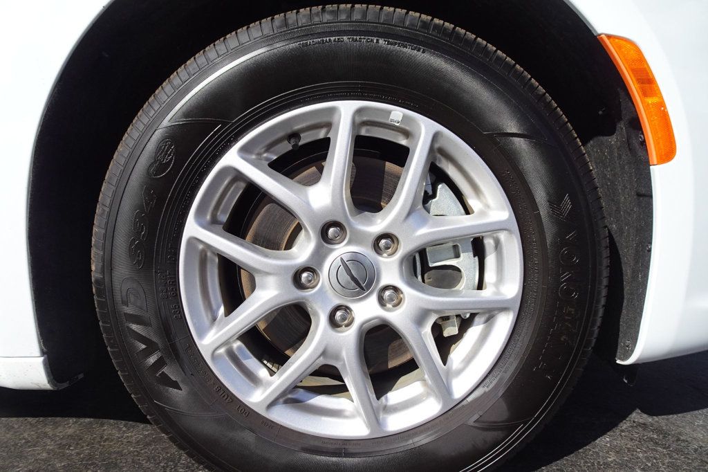 2024 Chrysler Pacifica Touring L photo 10