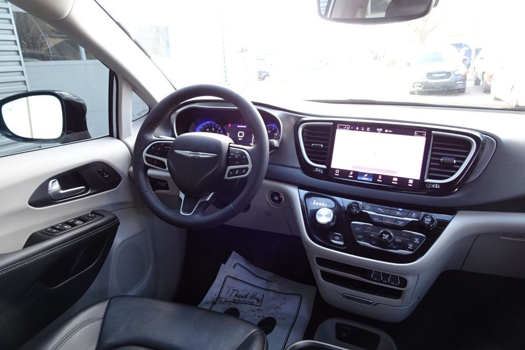 2024 Chrysler Pacifica Touring L photo 14