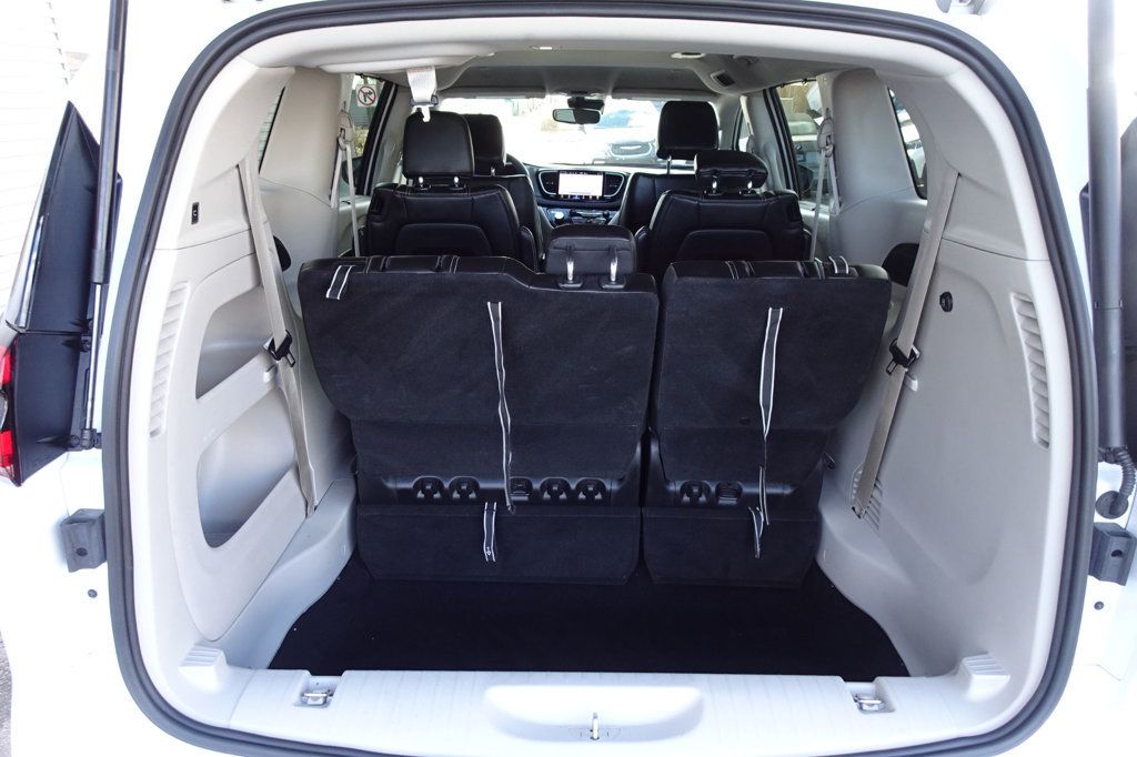 2024 Chrysler Pacifica Touring L photo 15