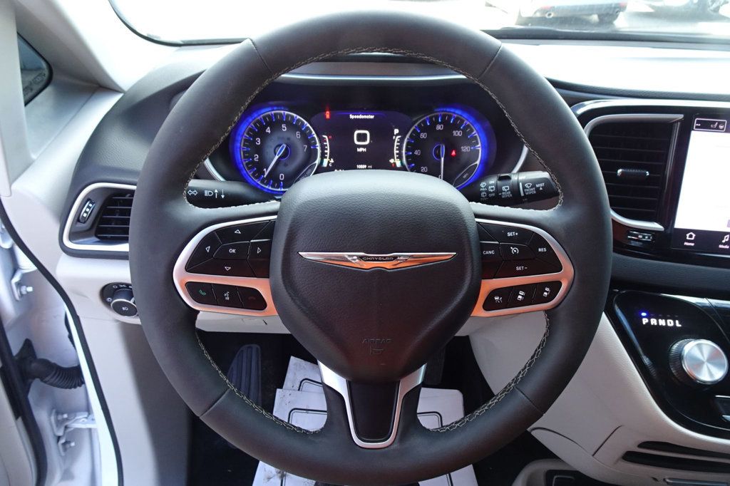 2024 Chrysler Pacifica Touring L photo 19
