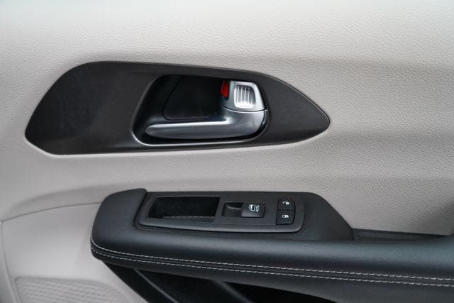 2024 Chrysler Pacifica Hybrid Select - 23077715 - 47