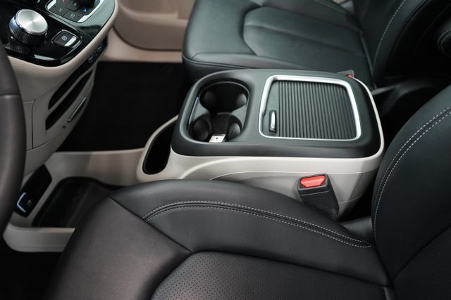 2024 Chrysler Pacifica Plug-In Hybrid Select - 23077715 - 37