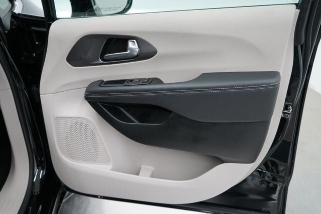 2024 Chrysler Pacifica Plug-In Hybrid Select - 23077715 - 46