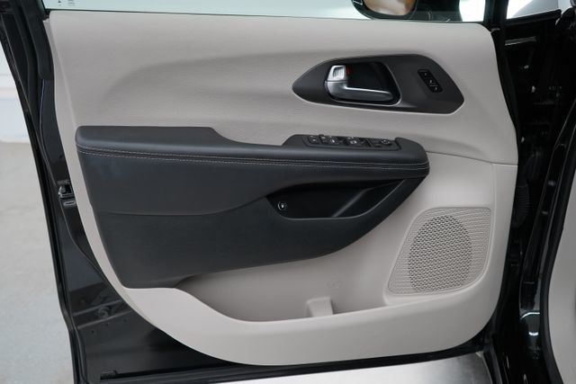 2024 Chrysler Pacifica Plug-In Hybrid Select - 23077715 - 8