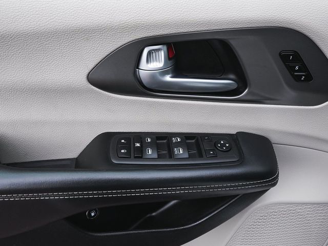 2024 Chrysler Pacifica Plug-In Hybrid Select - 23077961 - 11