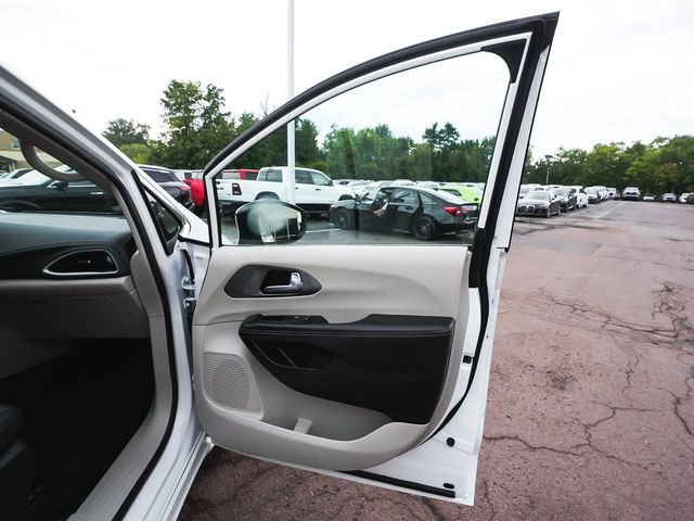 2024 Chrysler Pacifica Plug-In Hybrid Select - 23077961 - 12