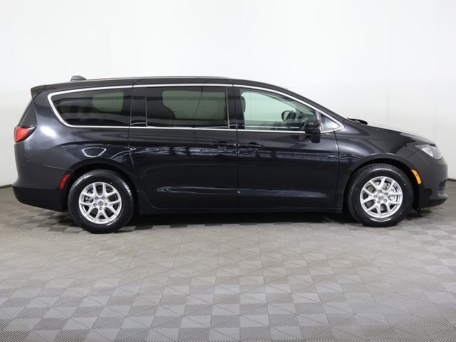 2024 Chrysler Voyager LX - 22942502 - 16