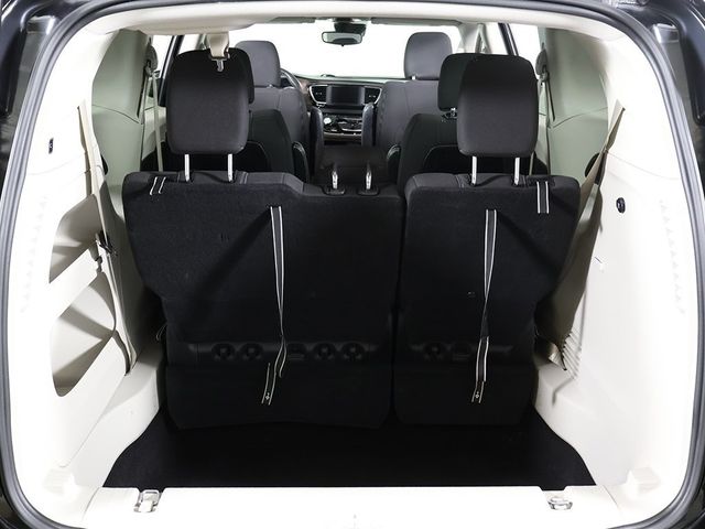 2024 Chrysler Voyager LX - 22942502 - 17