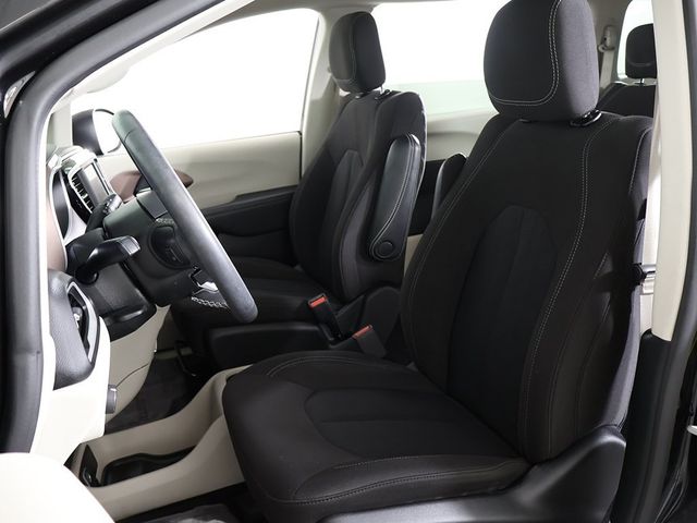 2024 Chrysler Voyager LX - 22942502 - 28