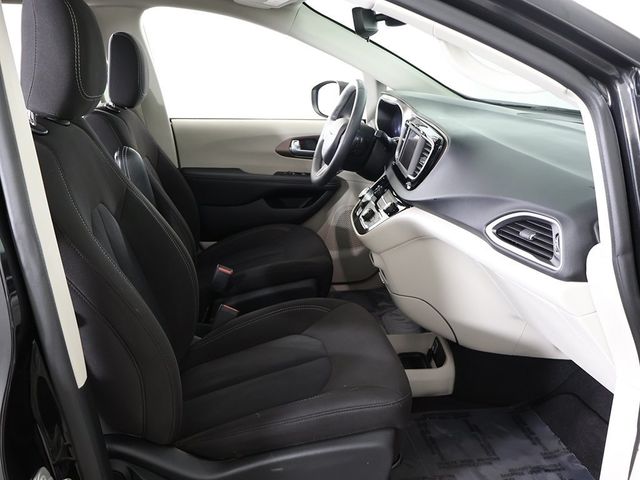 2024 Chrysler Voyager LX - 22942502 - 29