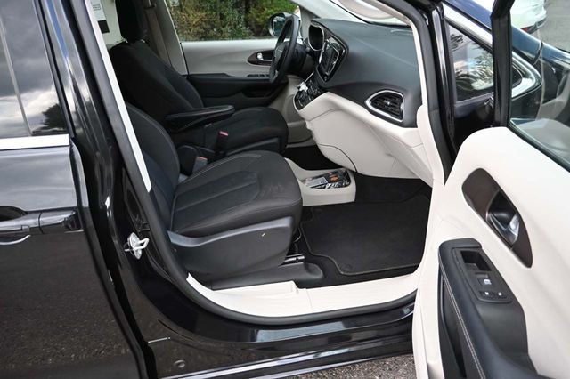 2024 Chrysler Voyager LX Mobility Handicap Van - 22909620 - 14