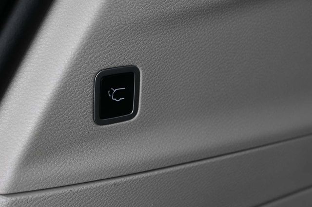 2024 Chrysler Voyager LX Mobility Handicap Van - 22909620 - 21