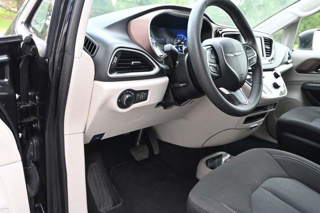 2024 Chrysler Voyager LX Mobility Handicap Van - 22909620 - 26