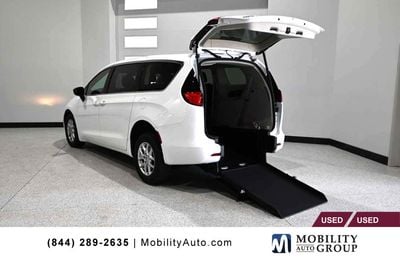 2024 Chrysler Voyager