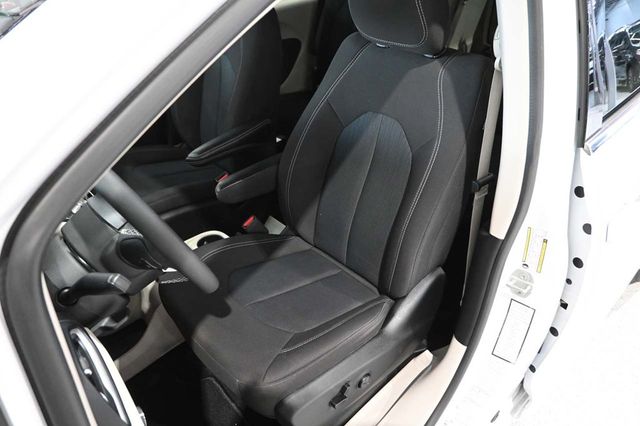 2024 Chrysler Voyager LX Mobility Handicap Van - 23020013 - 13