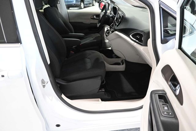 2024 Chrysler Voyager LX Mobility Handicap Van - 23020013 - 14