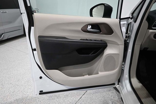2024 Chrysler Voyager LX Mobility Handicap Van - 23020013 - 27