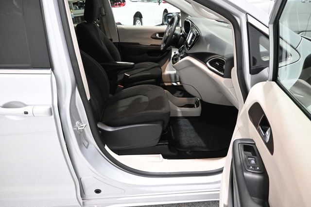 2024 Chrysler Voyager LX Mobility Handicap Van - 23022812 - 14