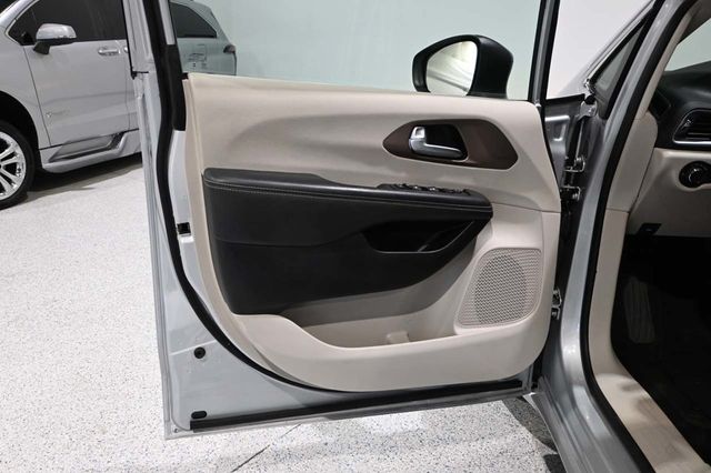 2024 Chrysler Voyager LX Mobility Handicap Van - 23022812 - 27