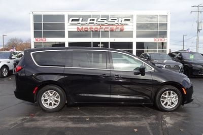 2024 Chrysler Voyager