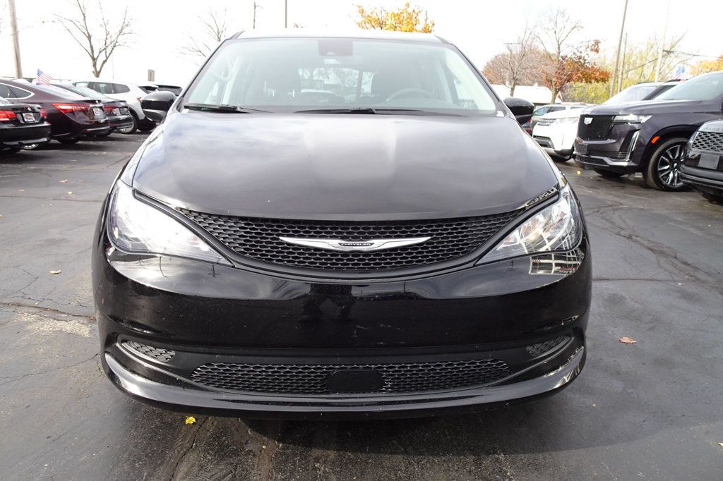 2024 Chrysler Voyager LX photo 3