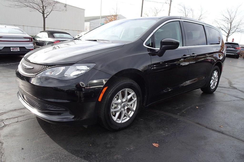 2024 Chrysler Voyager LX photo 4