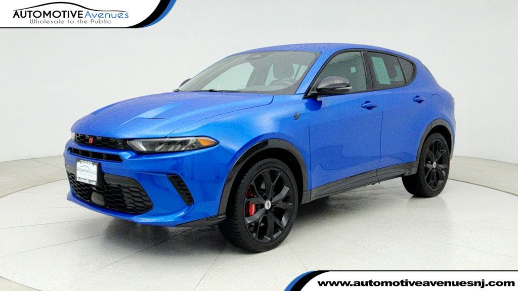 2024 Dodge Hornet R/T EAWD with Blacktop + Track Pack Bundle - 22951457 | Video 1