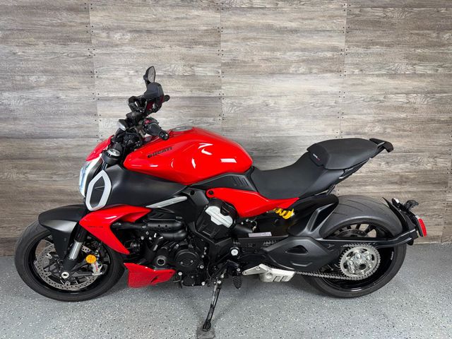 2024 Ducati Diavel V4 SUPER CLEAN! - 22994293 - 10