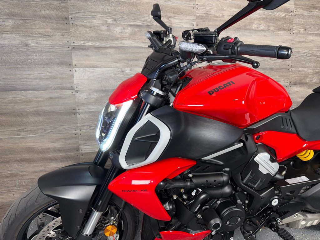 2024 Ducati Diavel V4 SUPER CLEAN! - 22994293 - 11