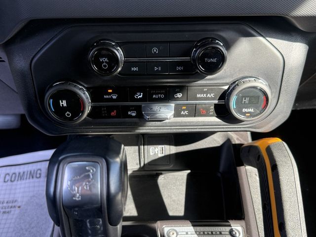 2024 Ford Bronco Badlands 4 Door Advanced 4x4 w/ Sasquatch Pkg & Hard/Soft Tops - 23097935 - 17