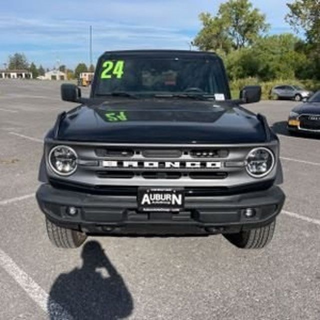 2024 Ford Bronco Big Bend photo 2