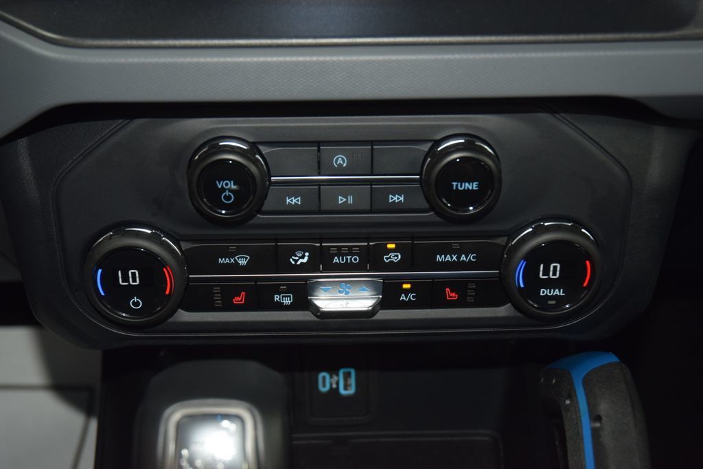 2024 Ford Bronco Black Diamond - 23046712 - 30