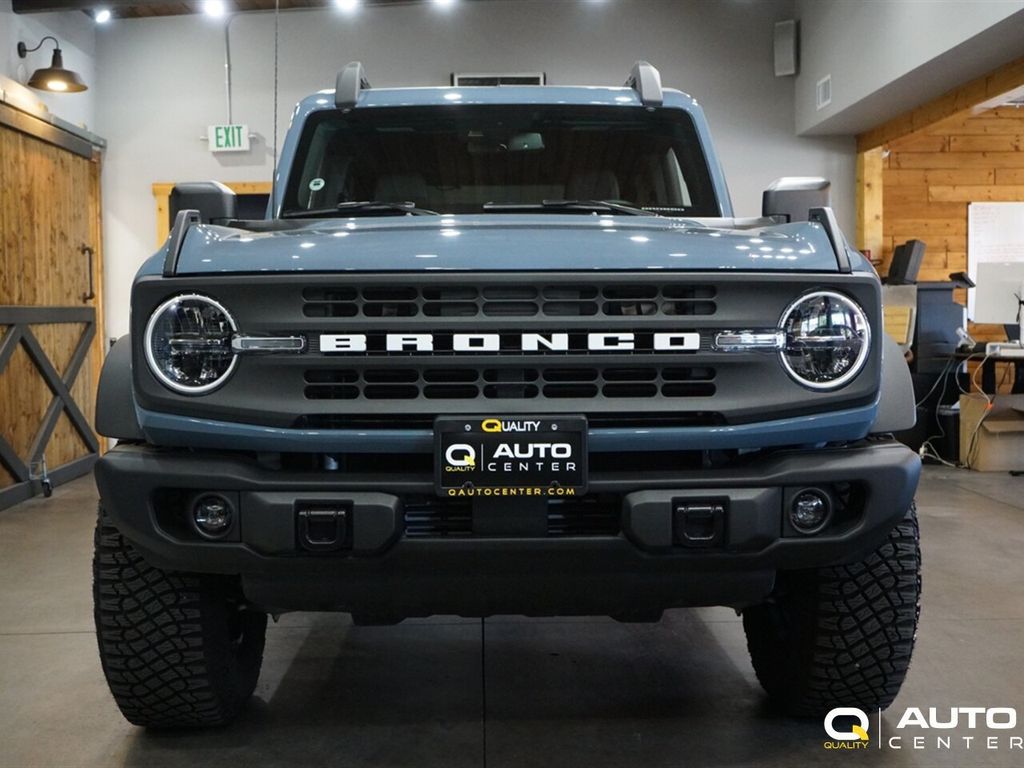 2024 Ford Bronco Black Diamond photo 2