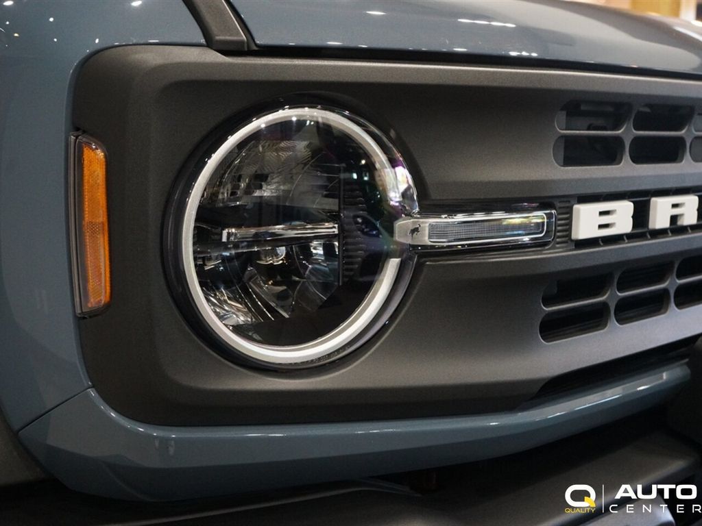 2024 Ford Bronco Black Diamond photo 3