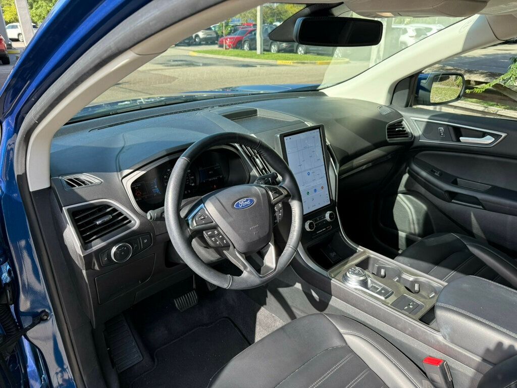 2024 Ford Edge SEL photo 3