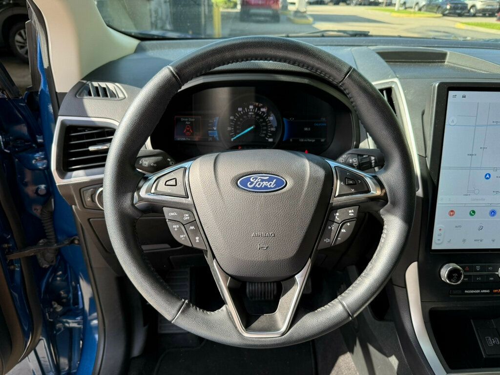 2024 Ford Edge SEL photo 5