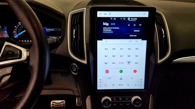 2024 Ford Edge ST-Line AWD w/ Panoramic Vista Roof & Heated Wheel - 23087213 - 16