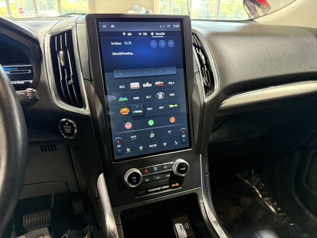 2024 Ford Edge Titanium photo 16