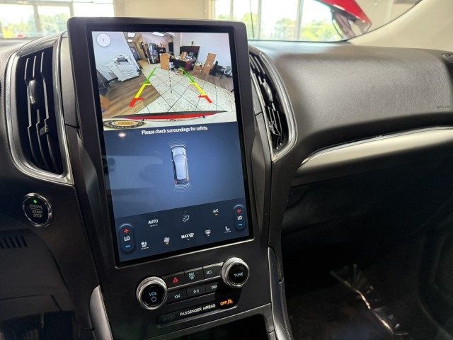 2024 Ford Edge Titanium photo 17